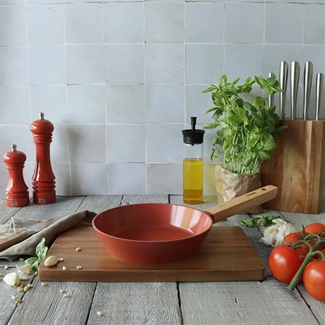 Poêle Ector Induction Aluminium Revêtu Manche En Bois 20 Cm Rouge – Image 5