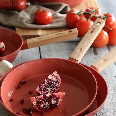 Poêle Ector Induction Aluminium Revêtu Manche En Bois 24 Cm Rouge – Image 3